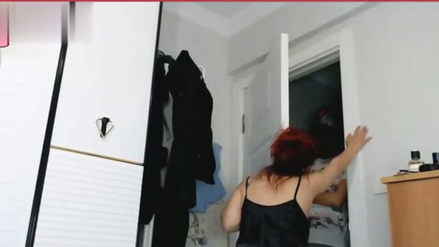 Kızıl hatun sikilerek ödüyor hesabı Türk Sex Filmi